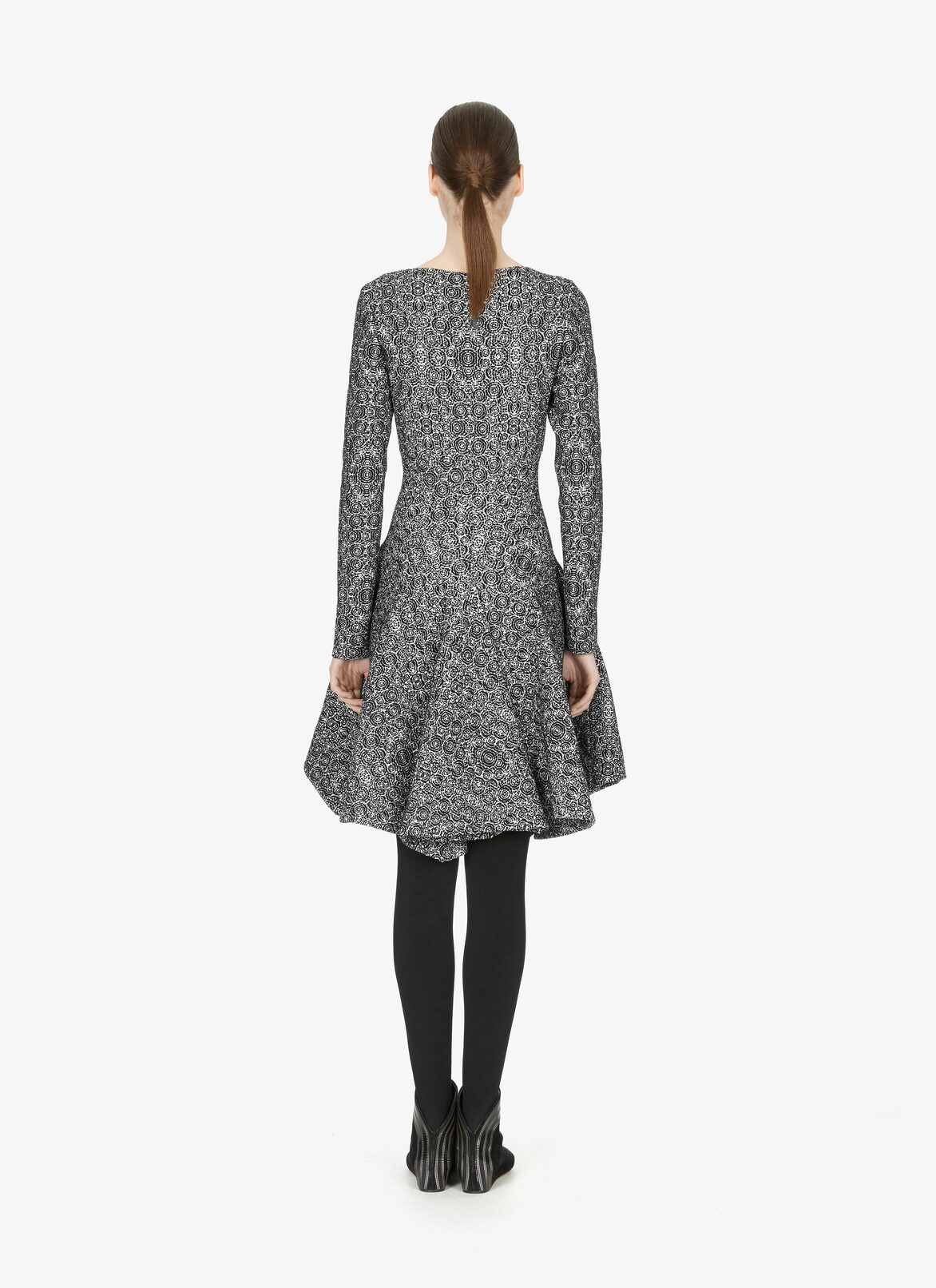 Robe évasée
 ALAÏA ROBE ÉVASÉE
 NOIR/BLANC